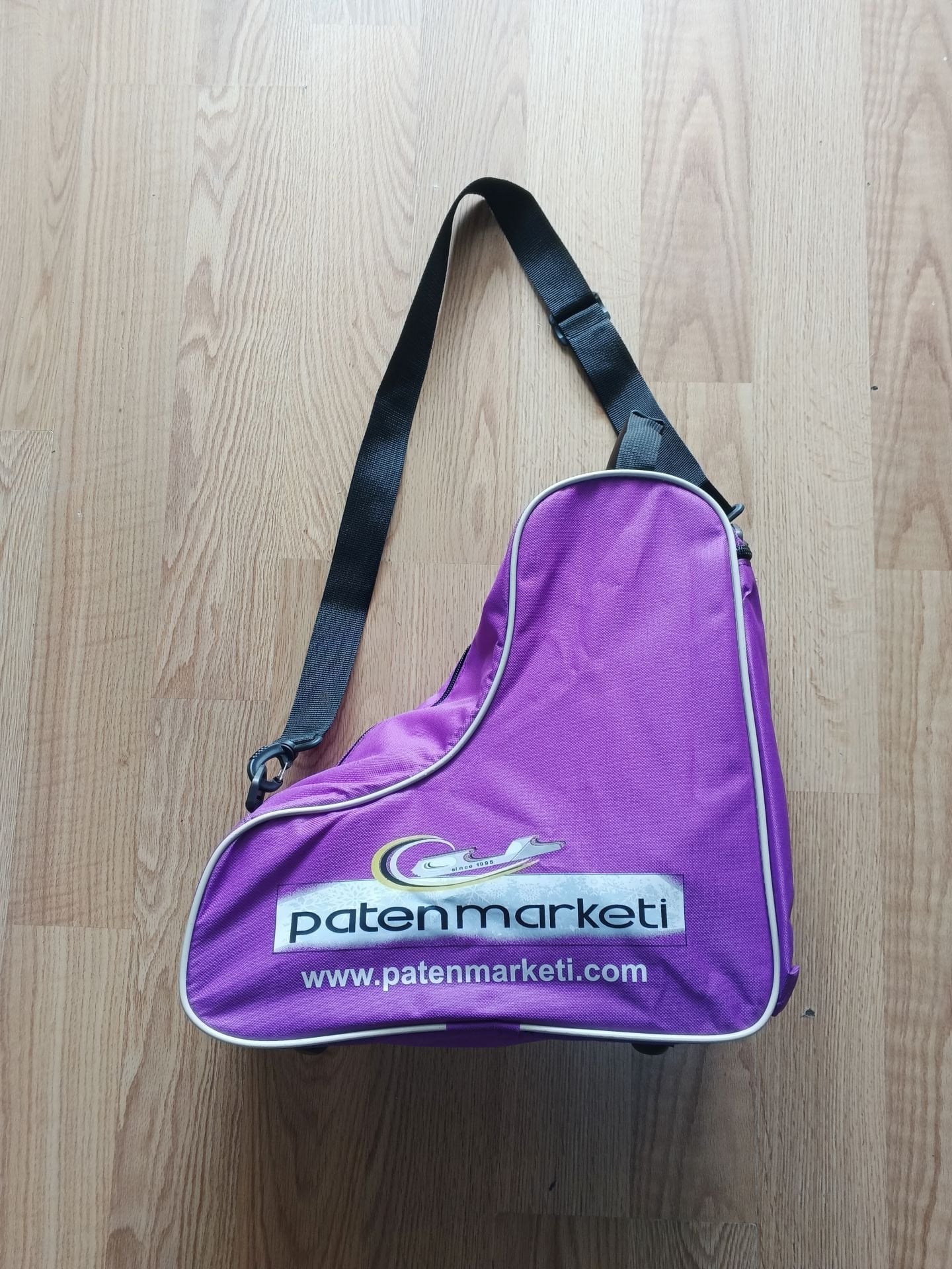 paten marketi üçgen buz pateni çantası